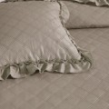 Narzuta na łóżko 140x200 RUFFY taupe Designerska Z Falbaną Pikowana